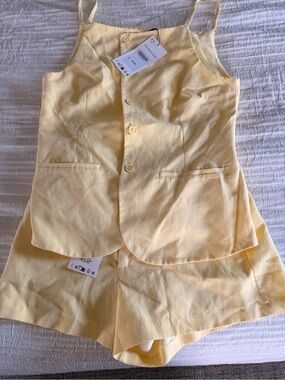 Zara Pale Yellow Sleeveless Button-Front Top